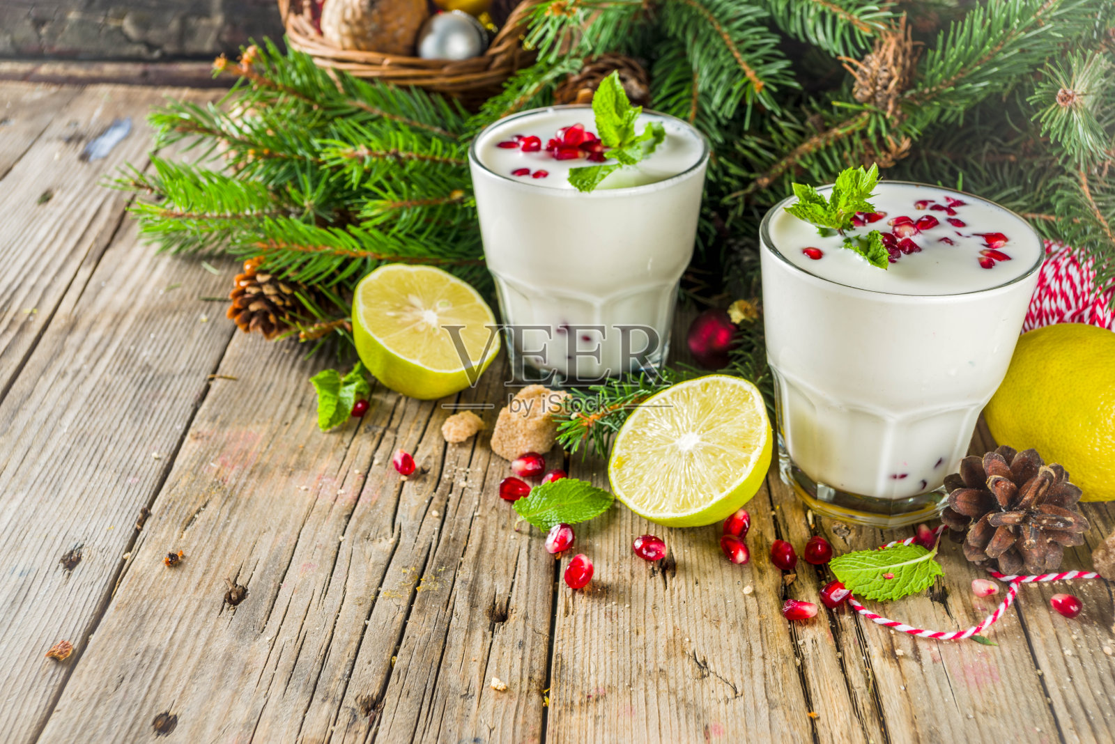 白色圣诞莫吉托饮料照片摄影图片