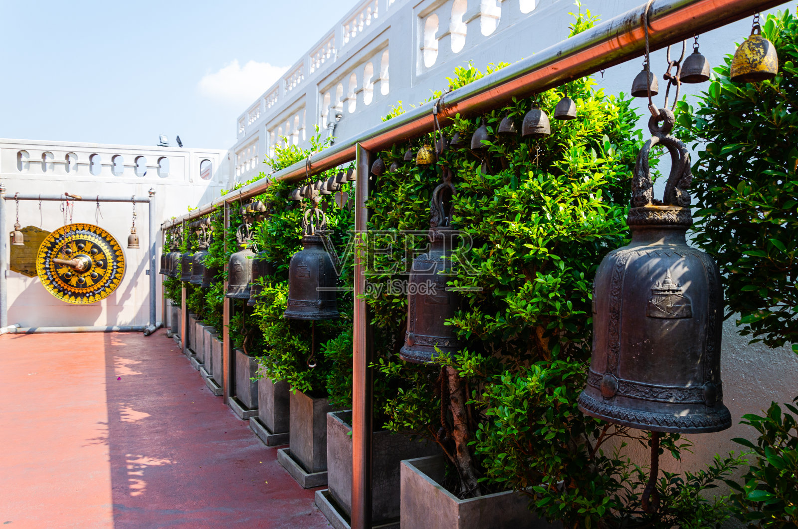 曼谷金山上的宗教钟照片摄影图片