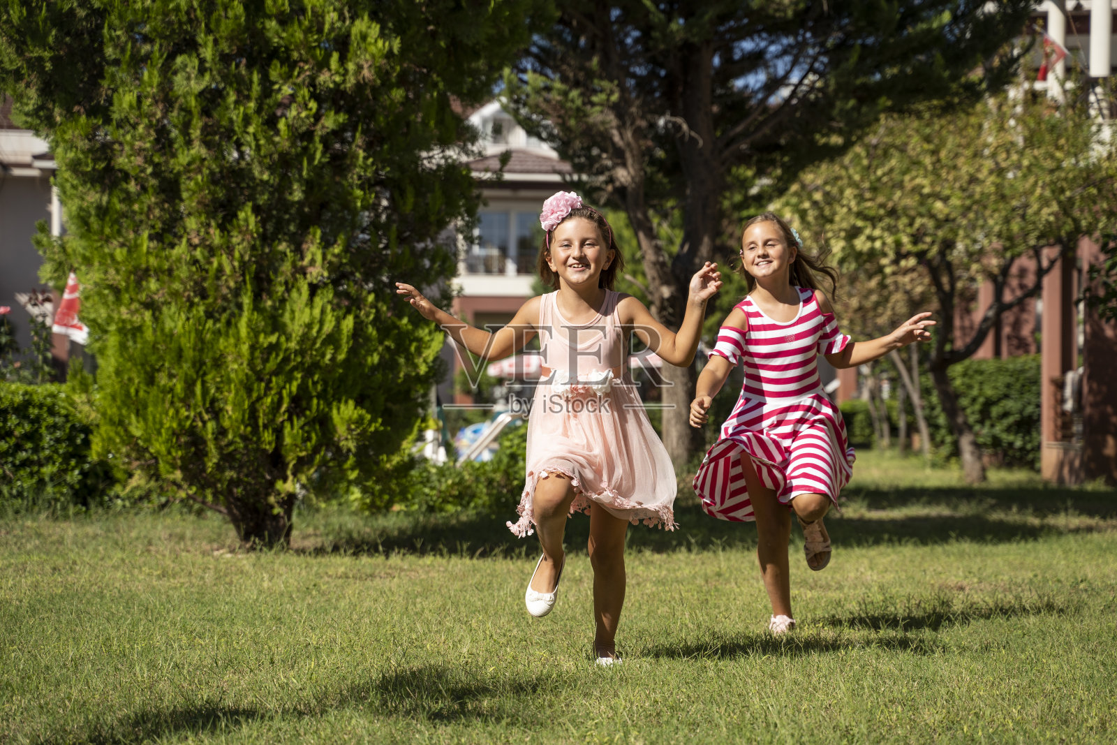 和妹妹在一起很有趣照片摄影图片