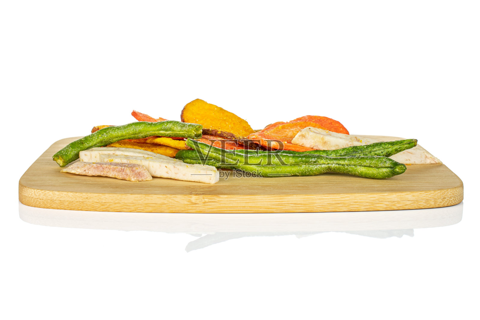 干蔬菜片孤立在白色照片摄影图片