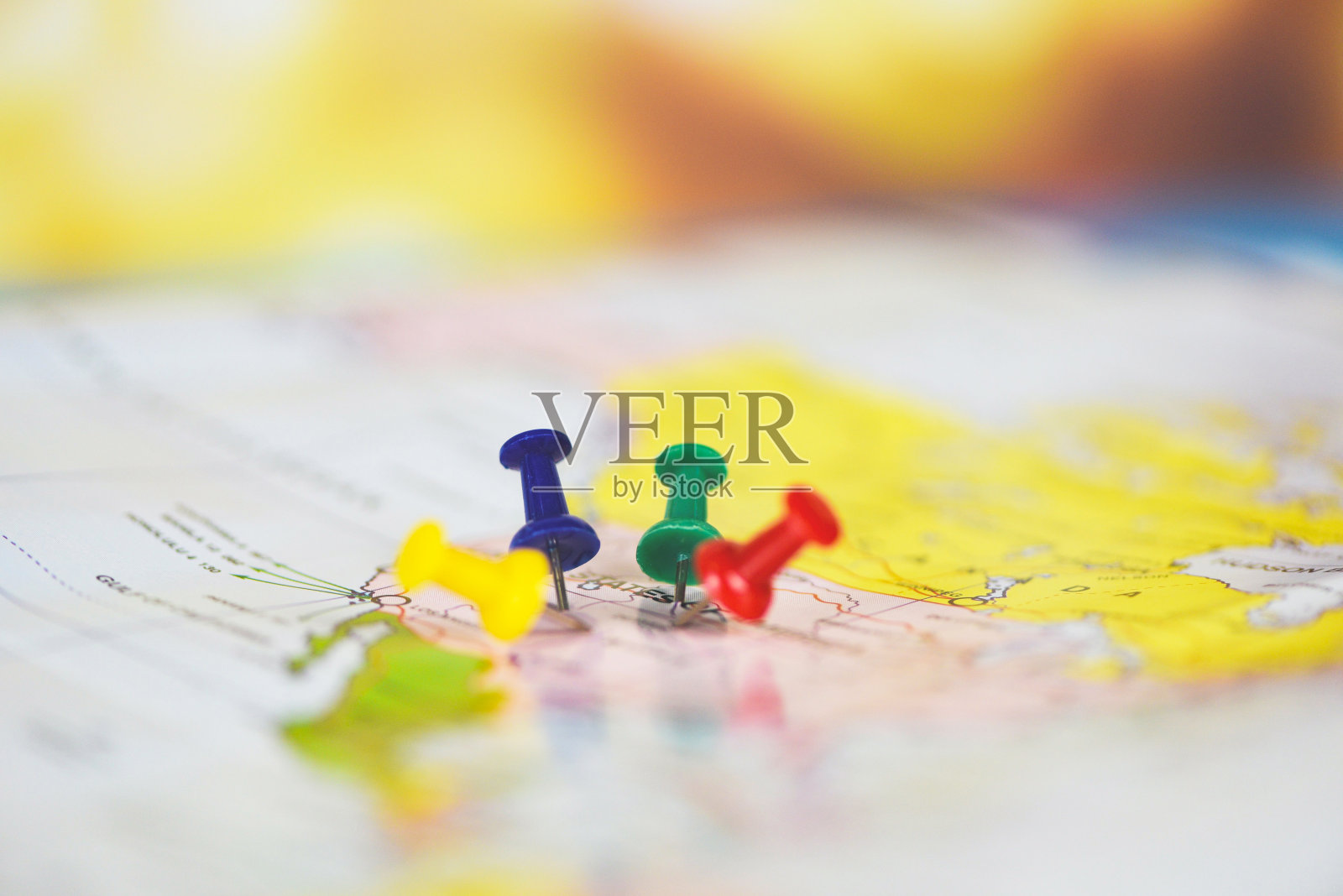 旅行地图计划旅行概念/目的地点上的地图大头针照片摄影图片