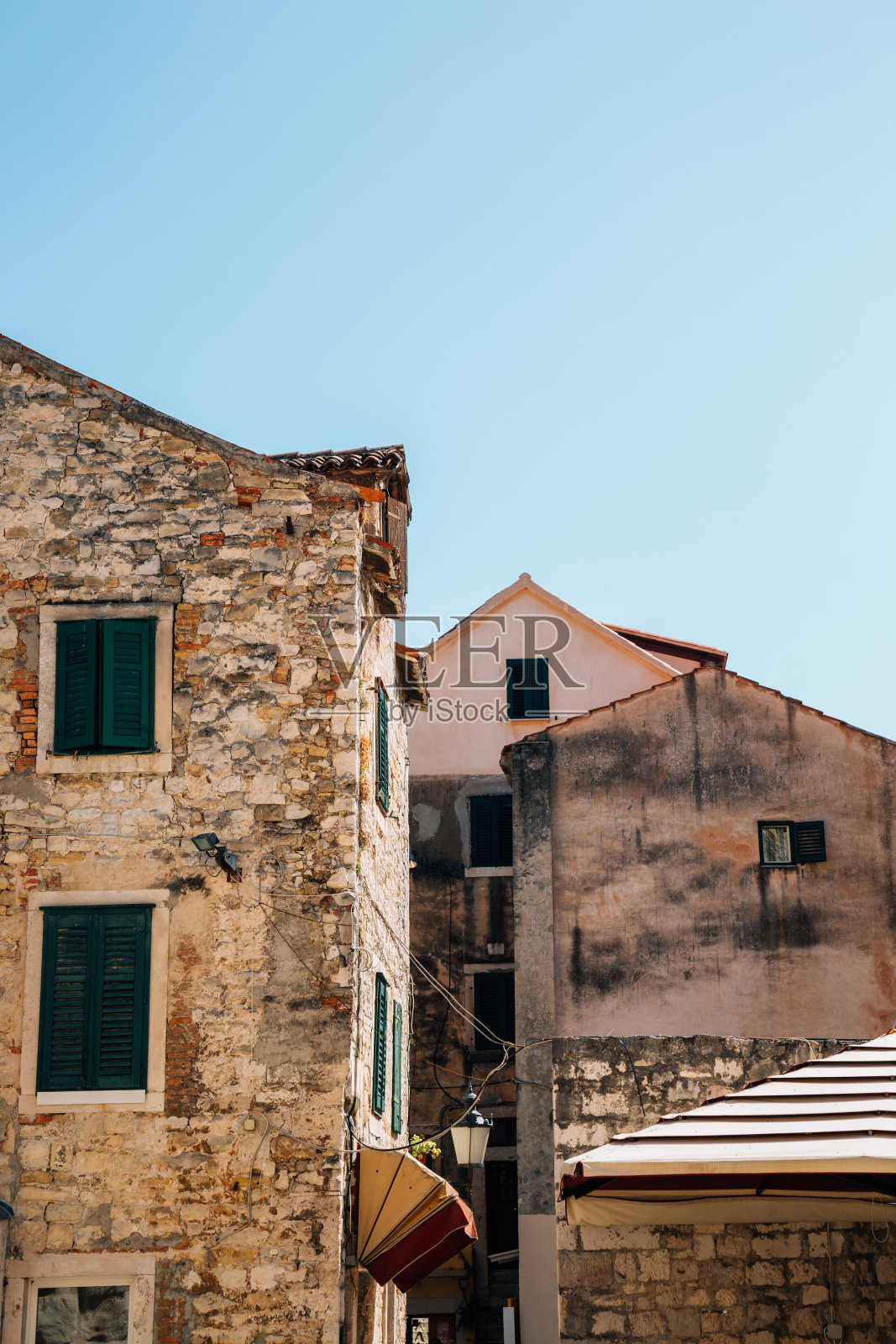 克罗地亚斯普利特的老城区住宅建筑外观照片摄影图片