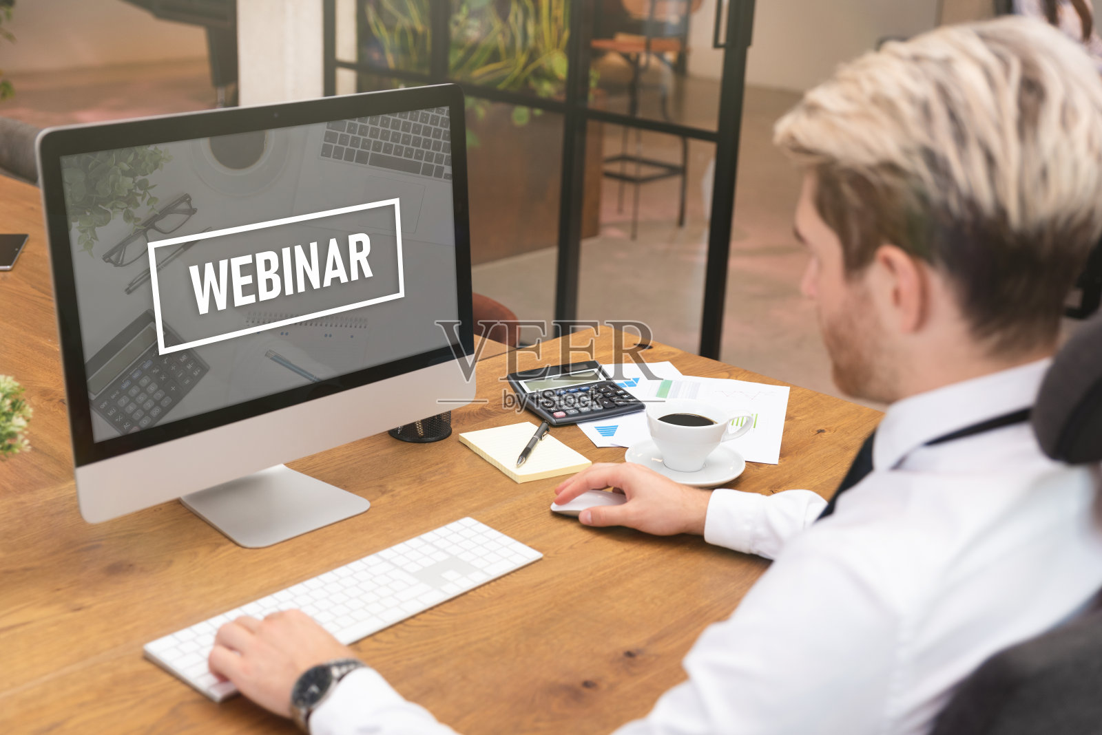 人使用电子学习平台，网络研讨会的概念照片摄影图片