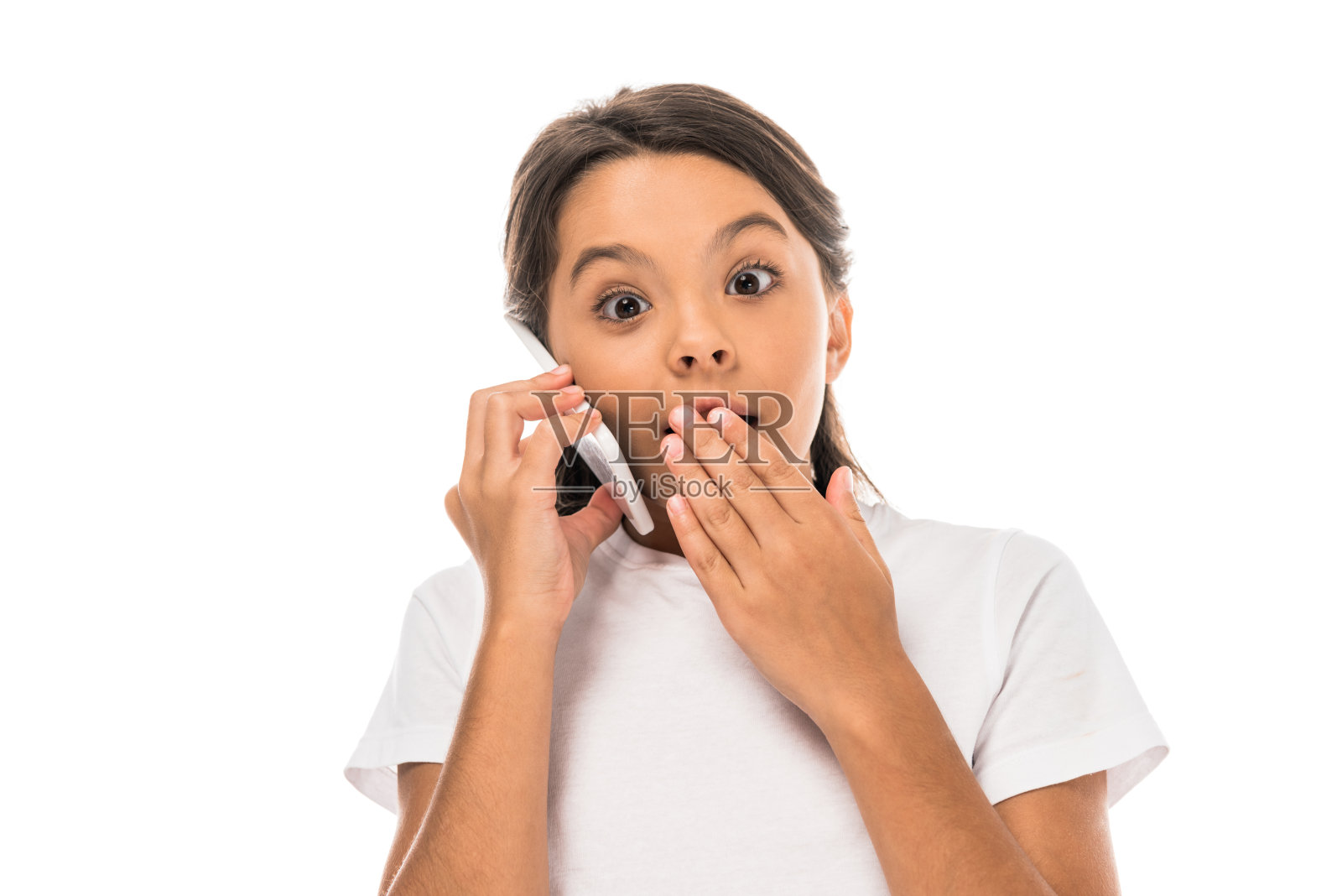 震惊的孩子讲智能手机和覆盖嘴孤立的白色照片摄影图片