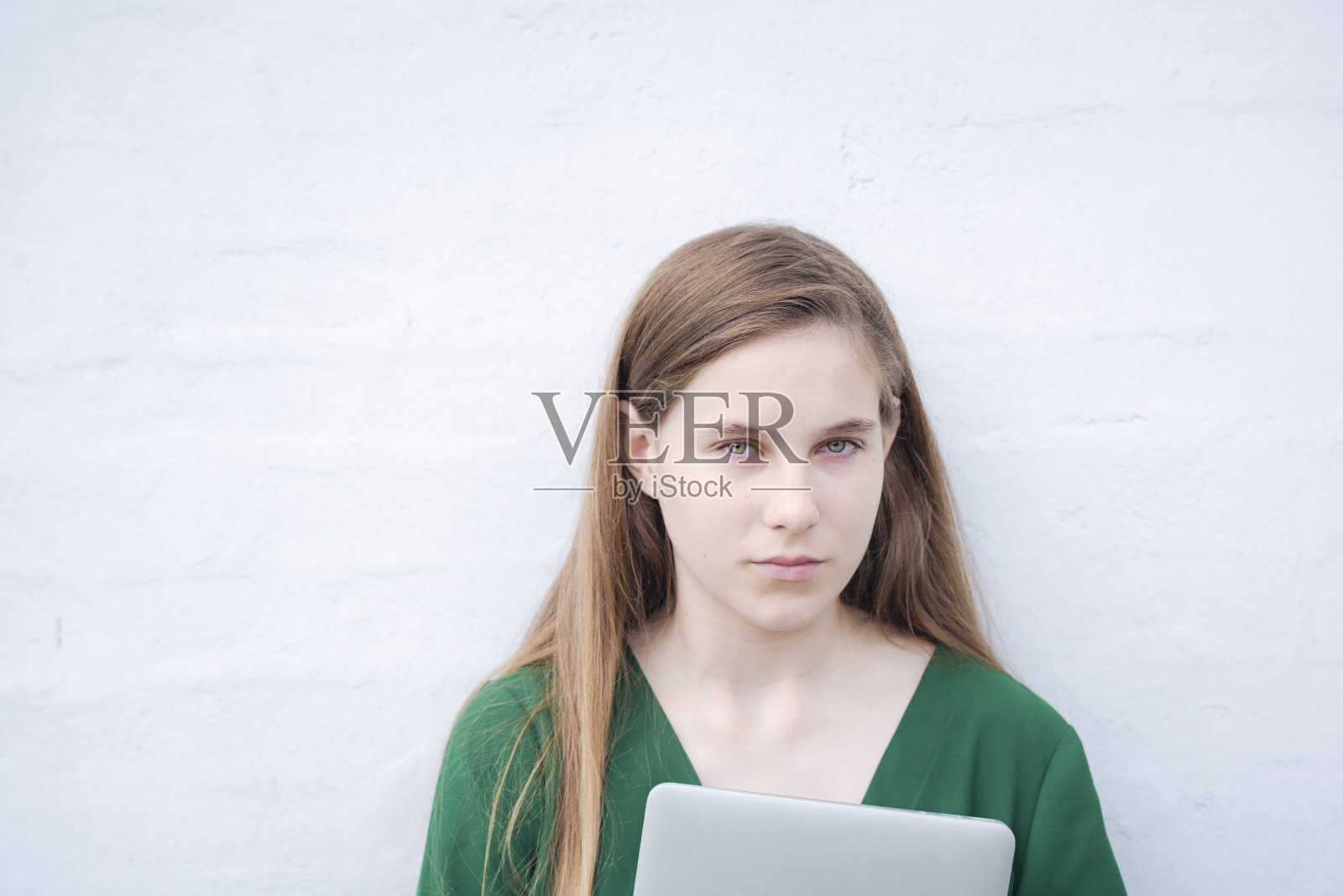 好学的孩子照片摄影图片