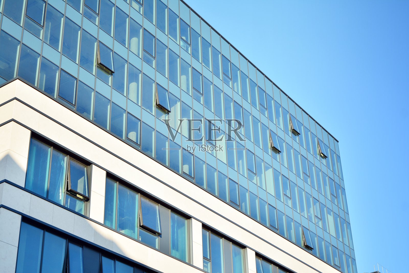 办公大楼玻璃幕墙碎片照片摄影图片