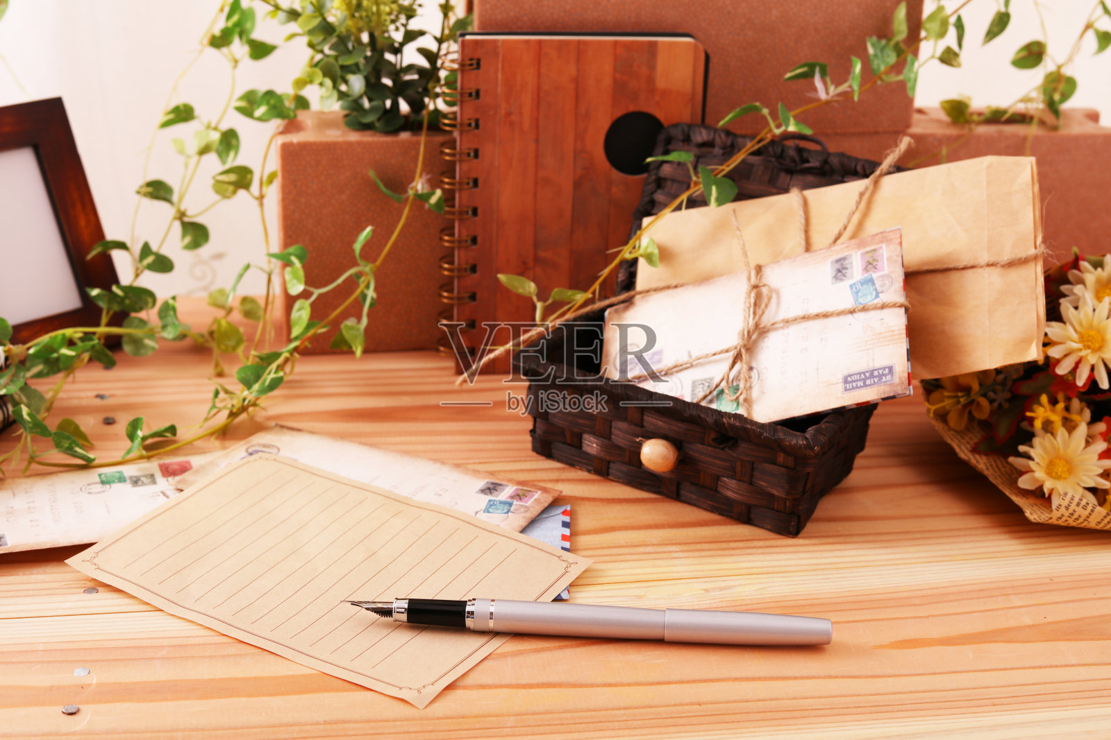 信纸和笔照片摄影图片