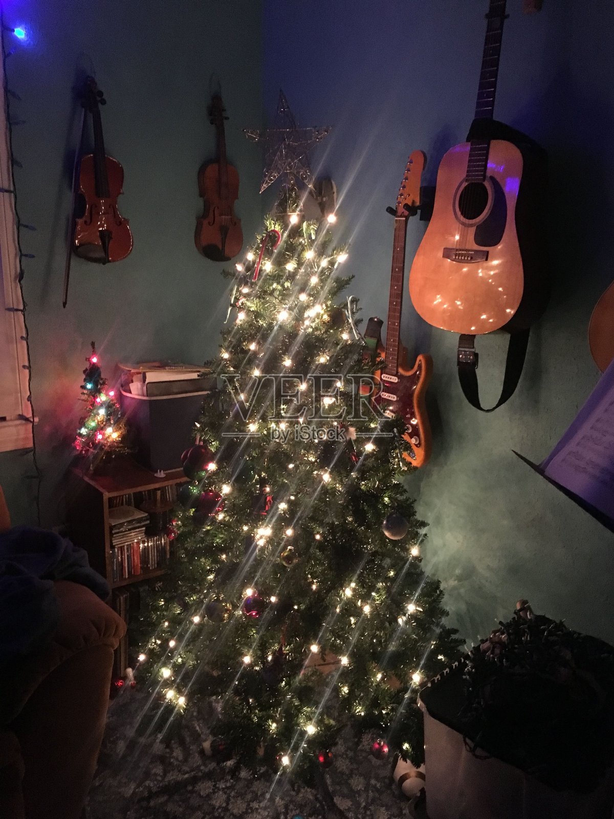 闪闪发光的圣诞灯照片摄影图片