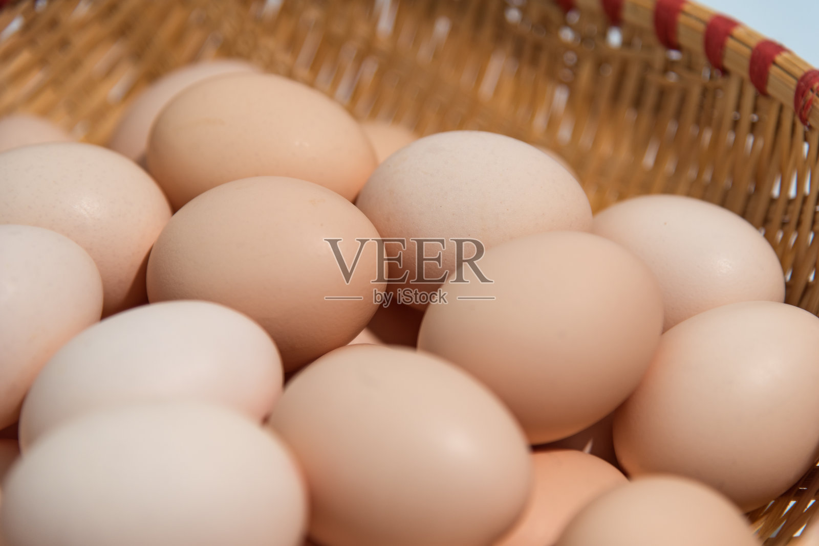 新鲜的有机鸡蛋照片摄影图片