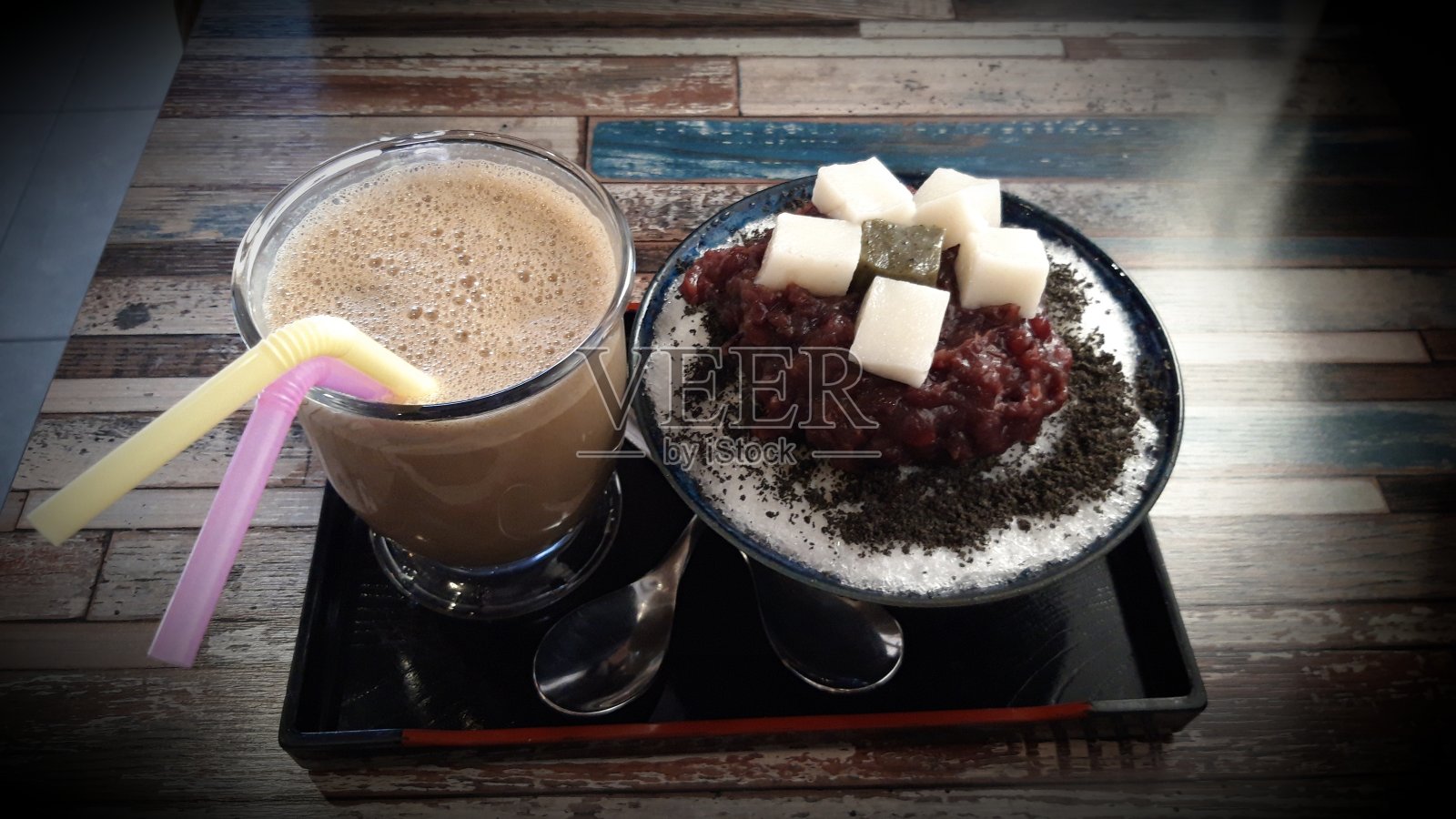 甜点是米西特粉汁和patbingsu。照片摄影图片
