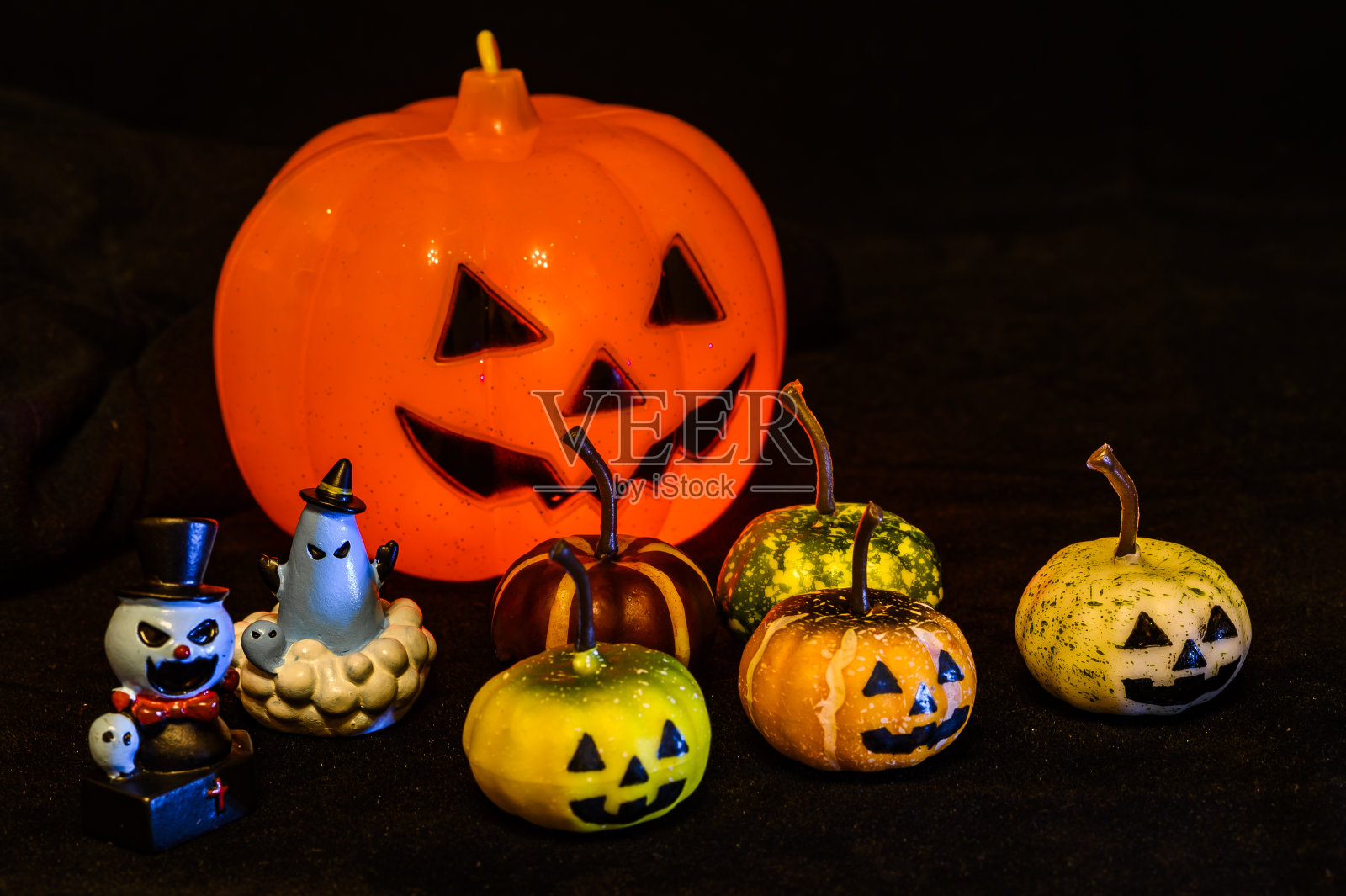 万圣节的静物与南瓜灯和魔鬼照片摄影图片