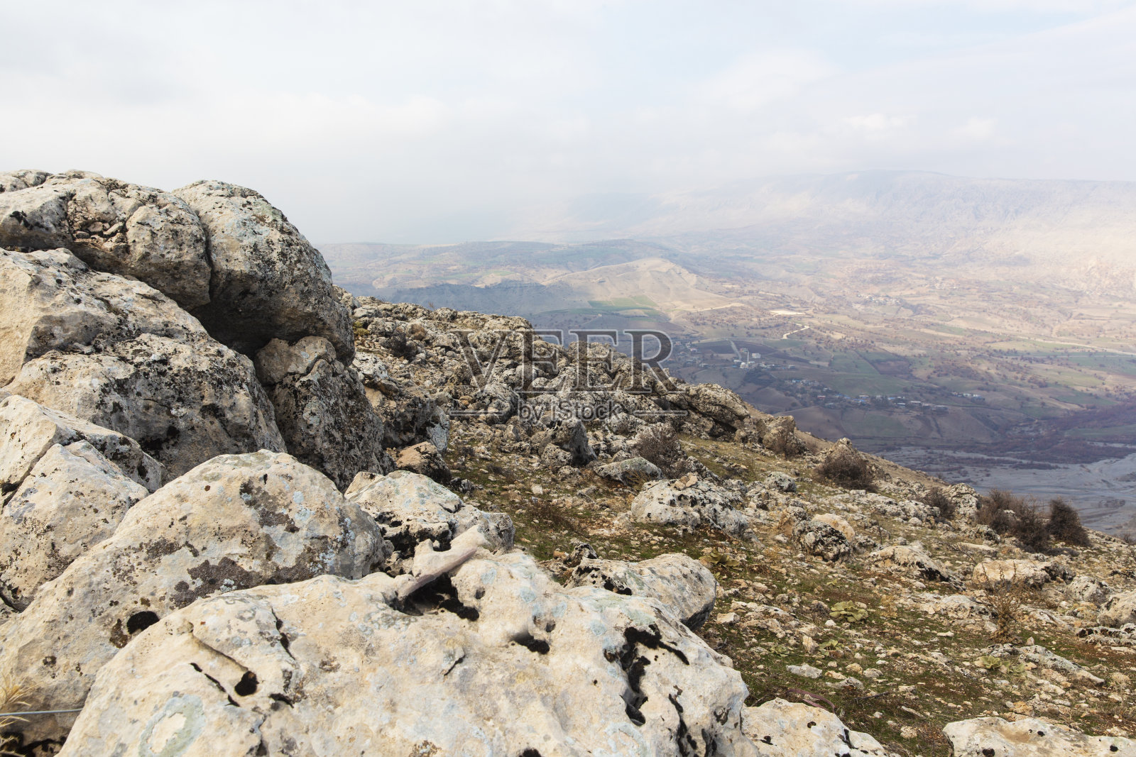 山脉，天空，岩石和景观照片摄影图片