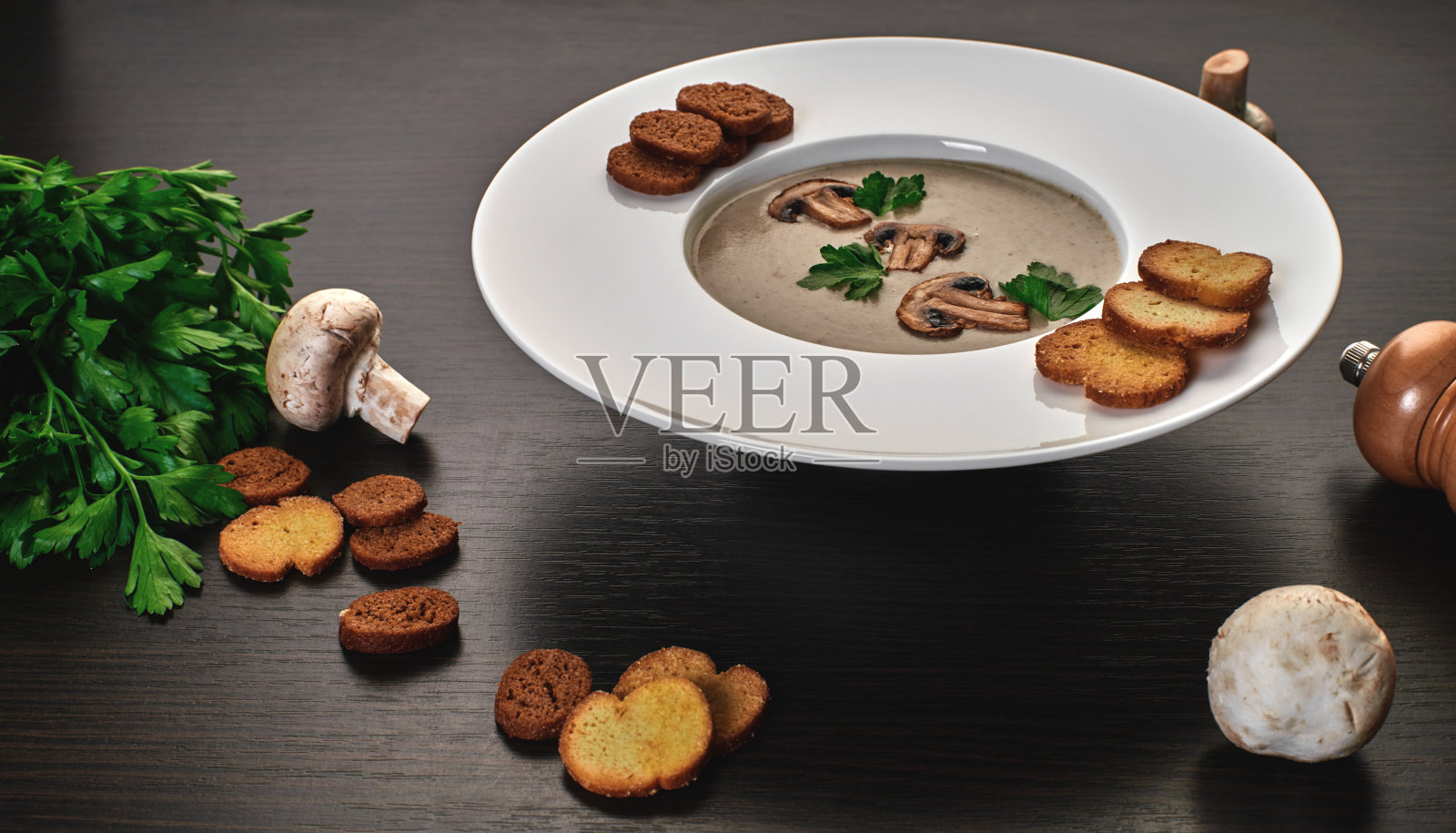 奶油蘑菇汤照片摄影图片