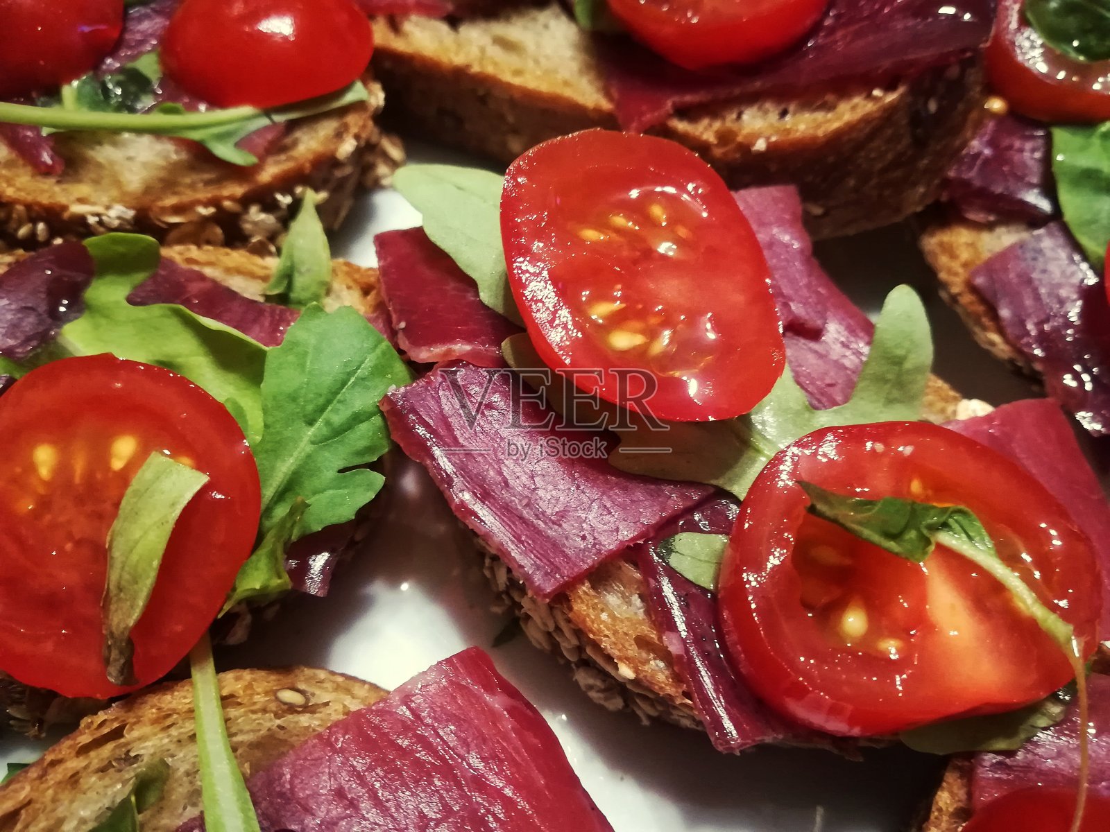 面包配火腿片照片摄影图片