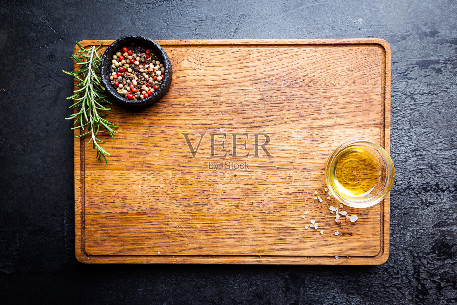 切菜板和调味料照片摄影图片