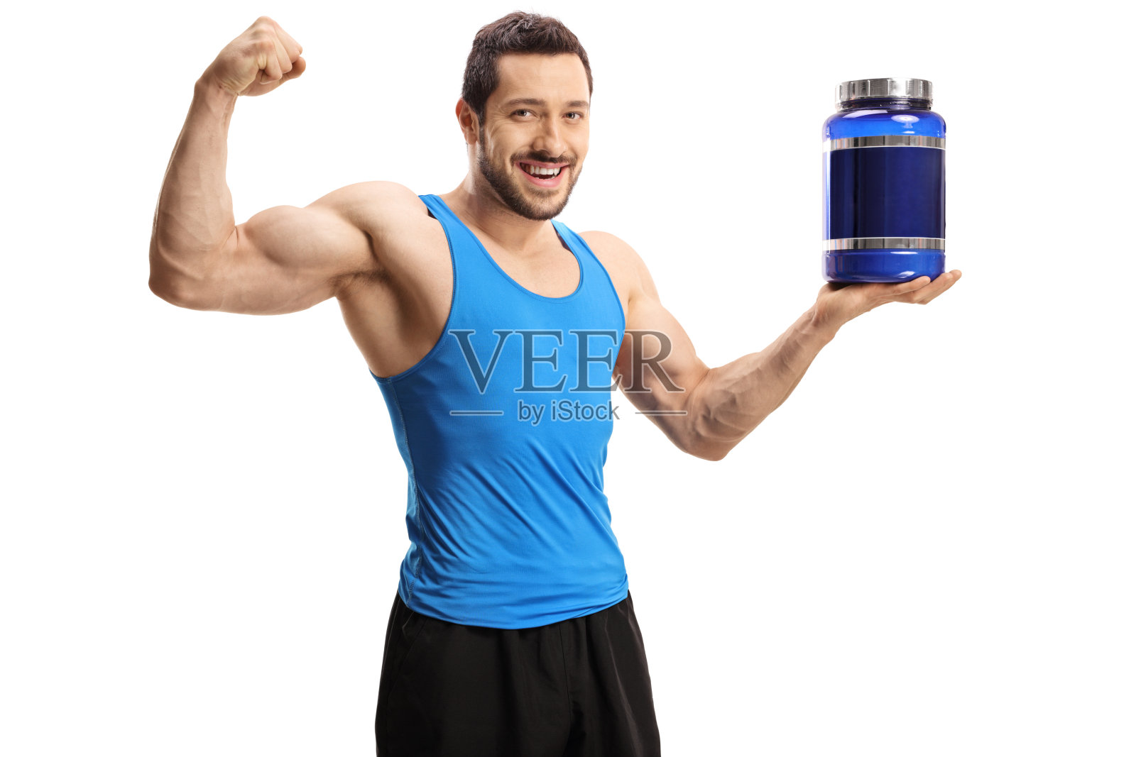 一个年轻的健美运动员拿着一包蛋白质粉和弯曲的二头肌照片摄影图片