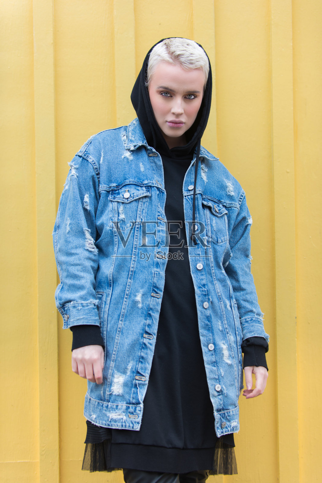 美丽的年轻女子照片摄影图片