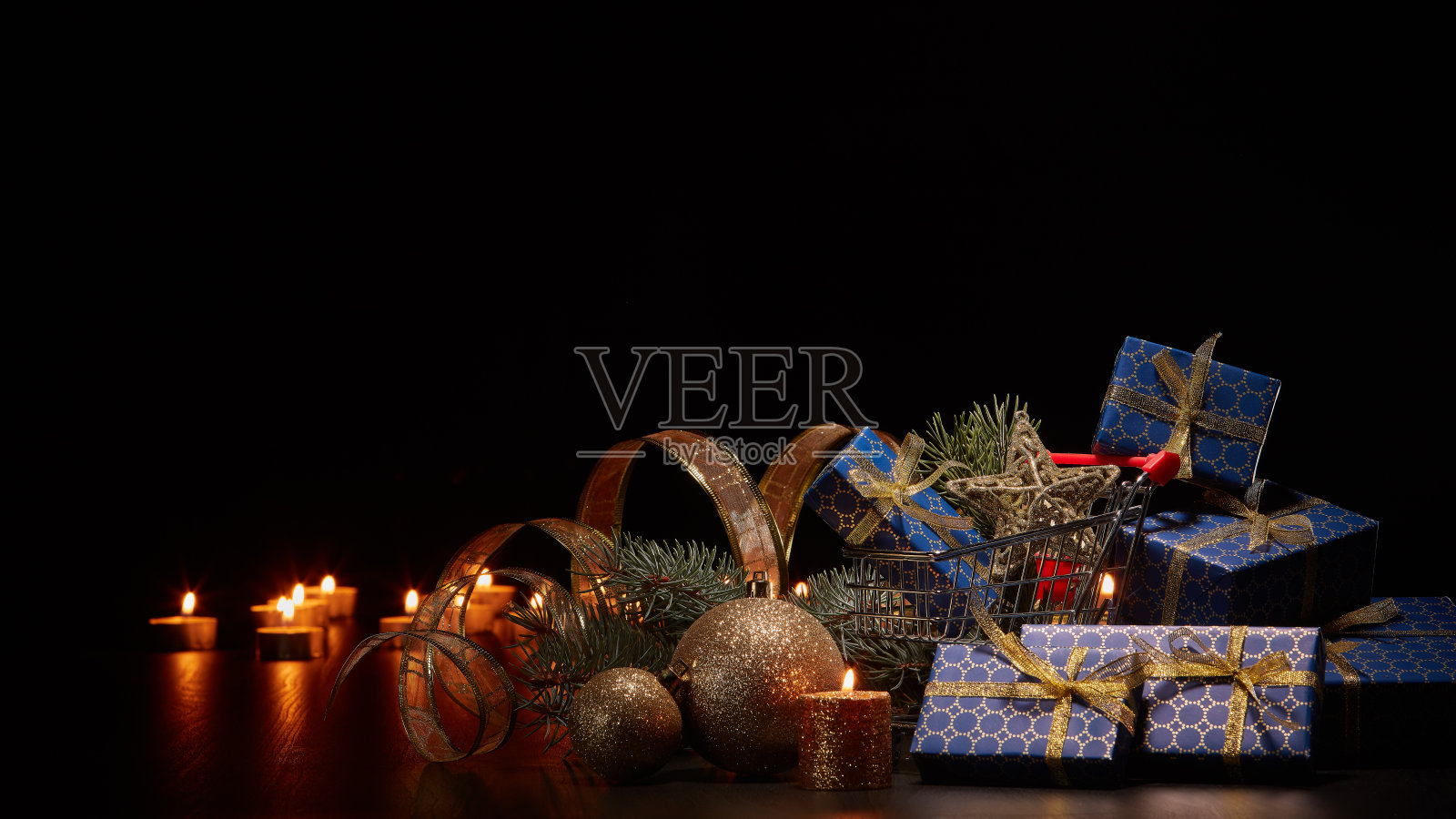 圣诞节和新年购物。照片摄影图片