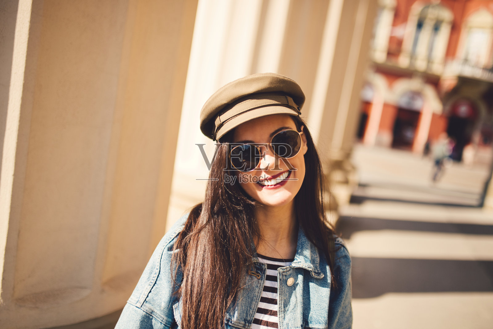 女人的微笑照片摄影图片