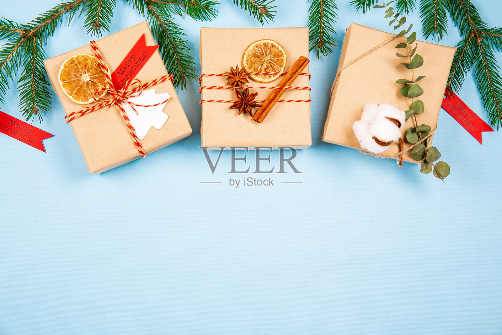 纹理背景与圣诞节主题项目在平铺组成。照片摄影图片