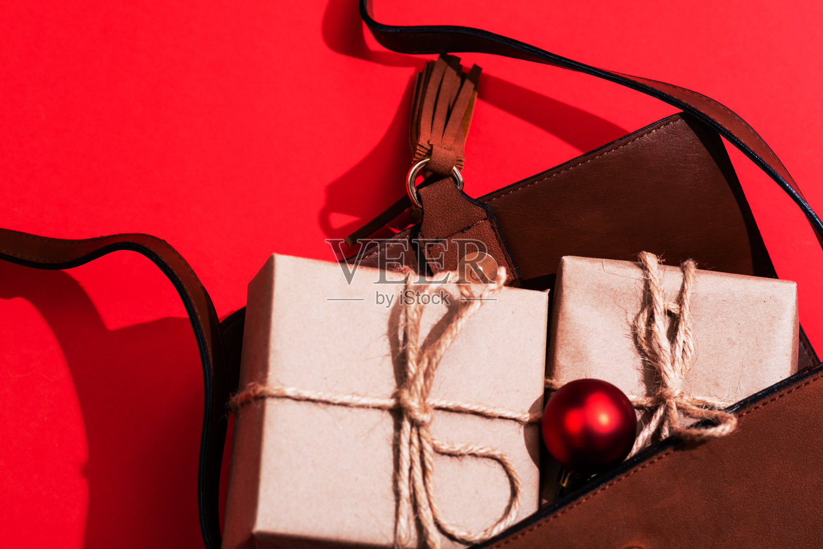 圣诞礼物在时尚的袋子照片摄影图片