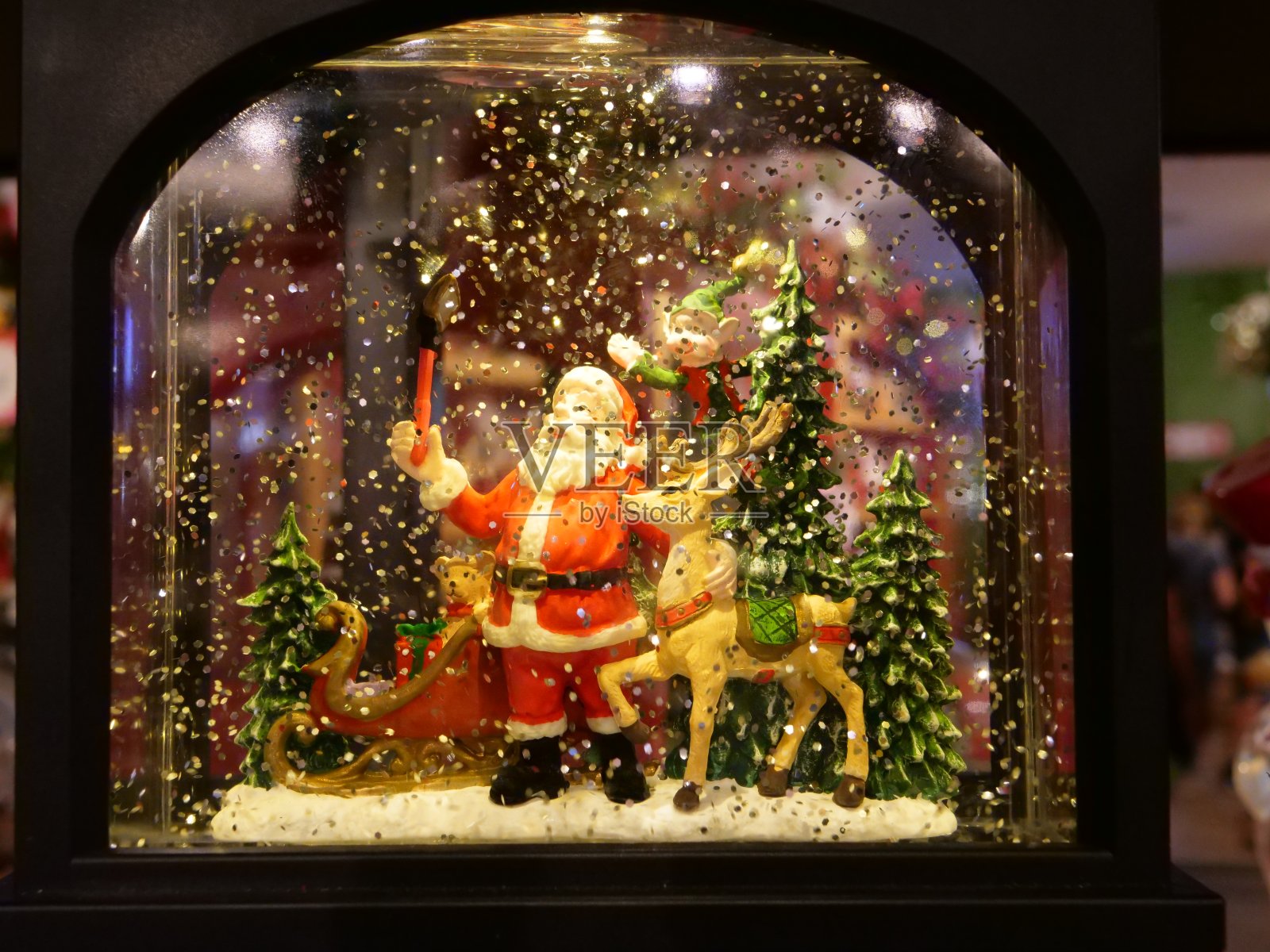 圣诞装饰——圣诞老人和鲁道夫照片摄影图片