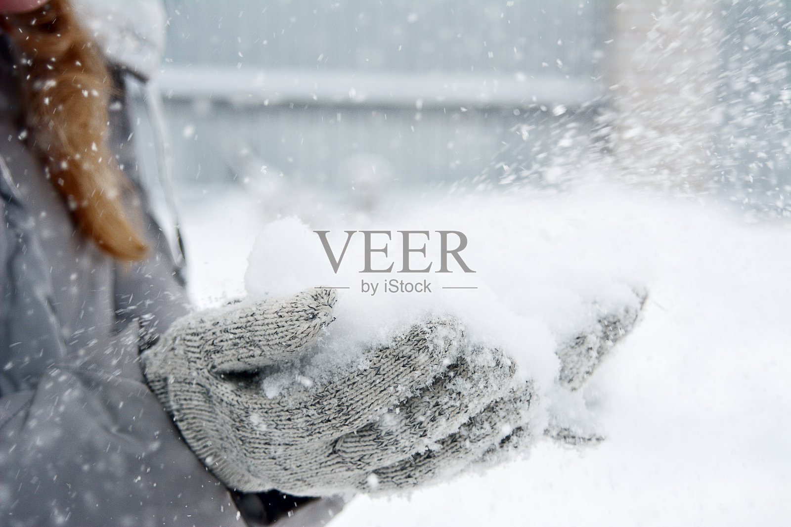 手中有雪照片摄影图片