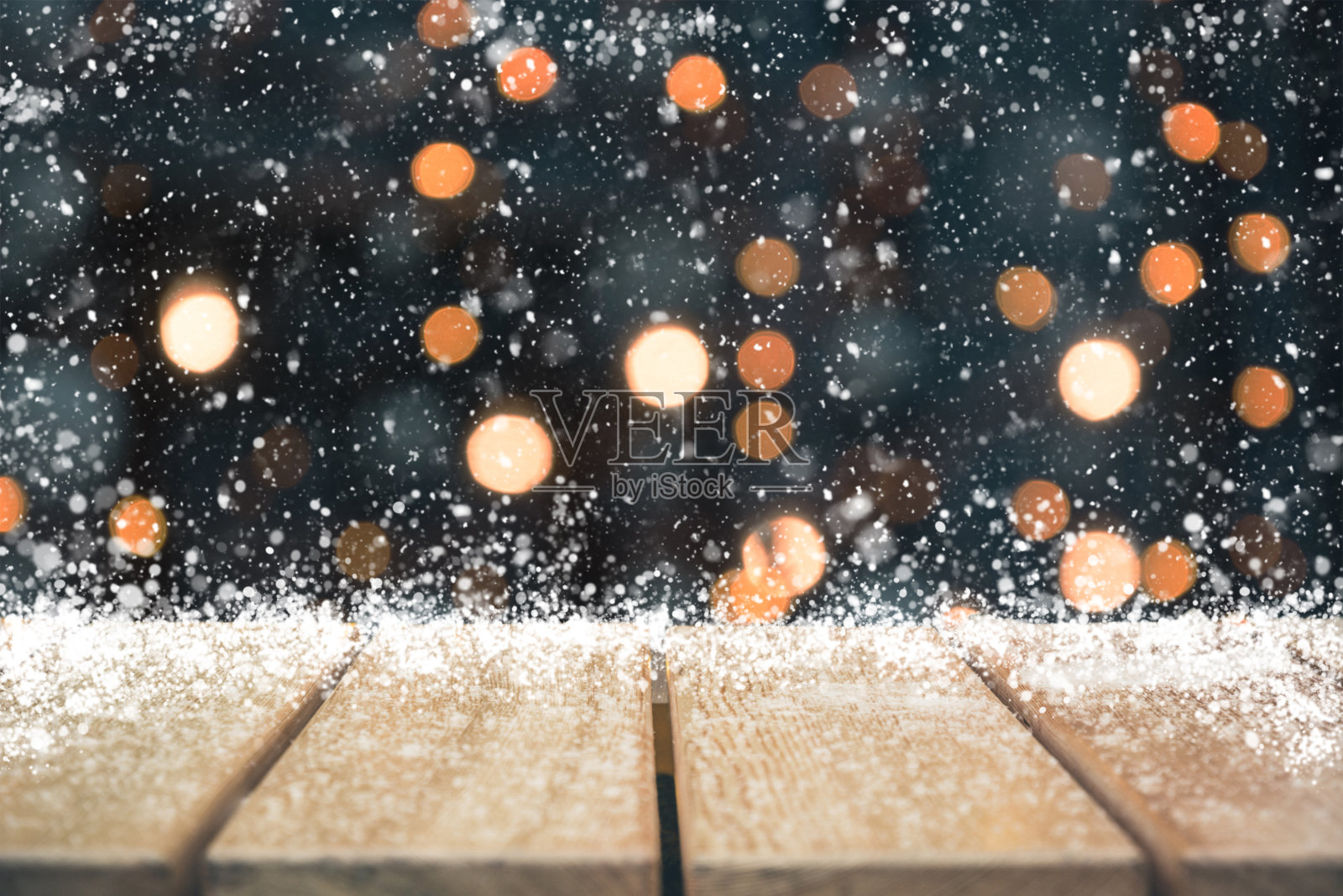 圣诞假期背景与空的桌面展示您的产品。照片摄影图片