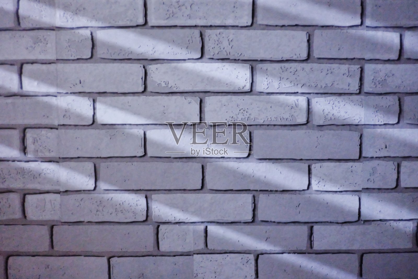 一组阴影光线照射在白墙砖表面，形成背景纹理照片摄影图片