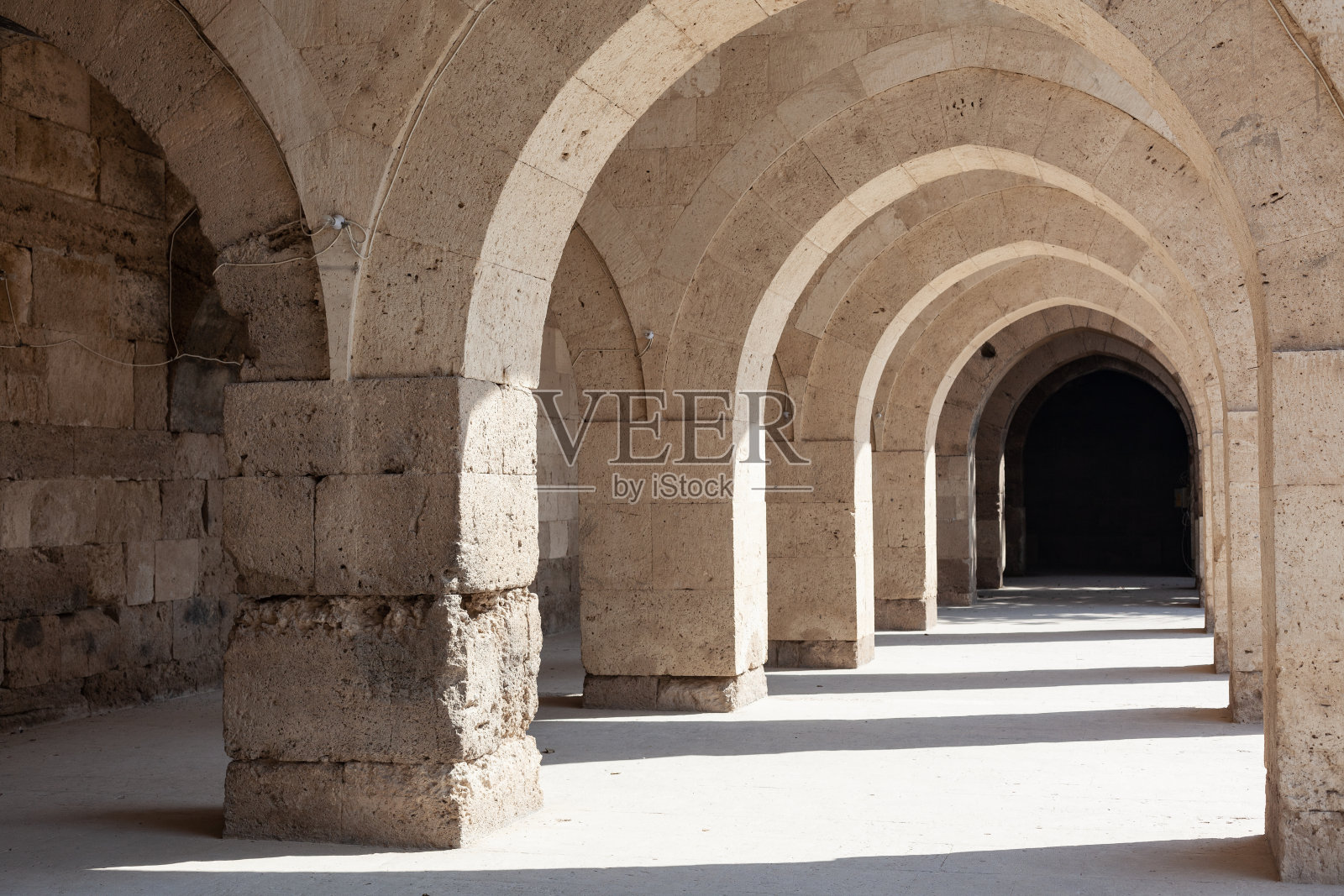 土耳其阿克萨赖的苏丹汉建筑柱照片摄影图片