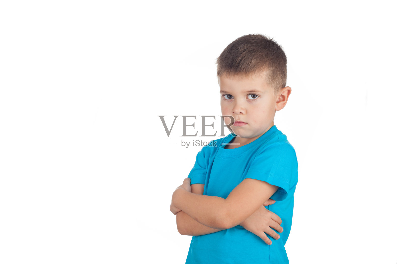 5岁学龄前男孩生气且恼火，白色背景隔离照片摄影图片