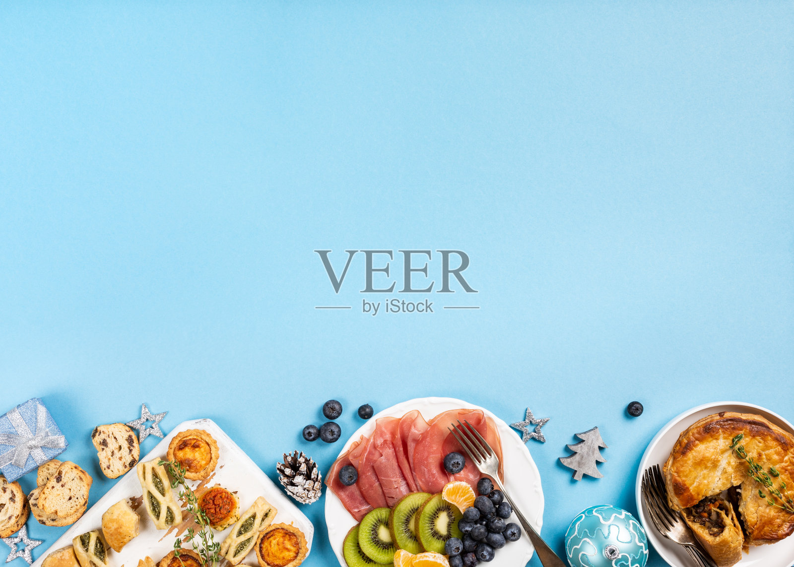 圣诞晚宴餐桌照片摄影图片