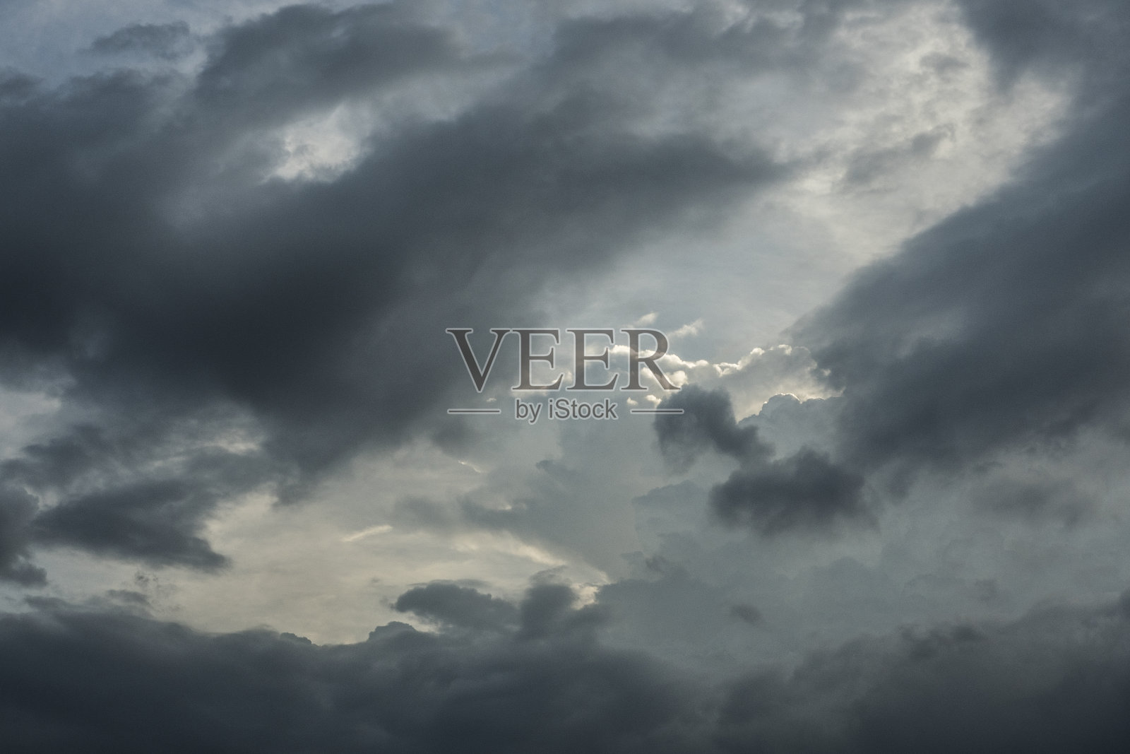 在黄昏时模糊天空背景照片摄影图片