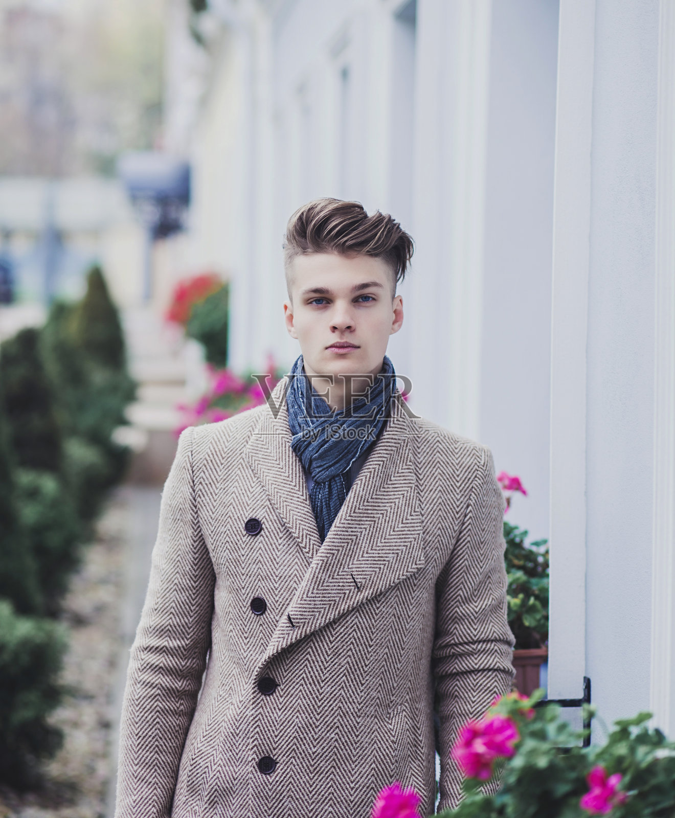 酷的年轻人照片摄影图片