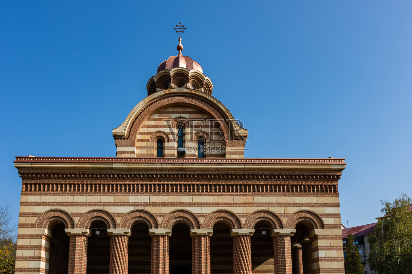 首都东正教大教堂，塔戈维斯，罗马尼亚，2019。正统的教堂建筑。照片摄影图片