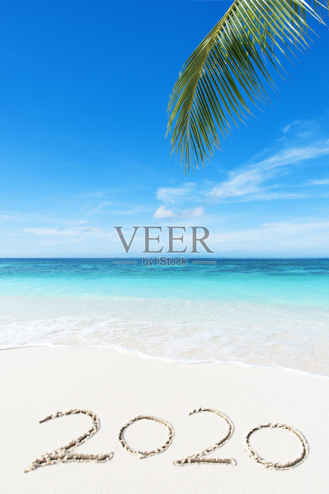 2020写在热带沙滩上照片摄影图片