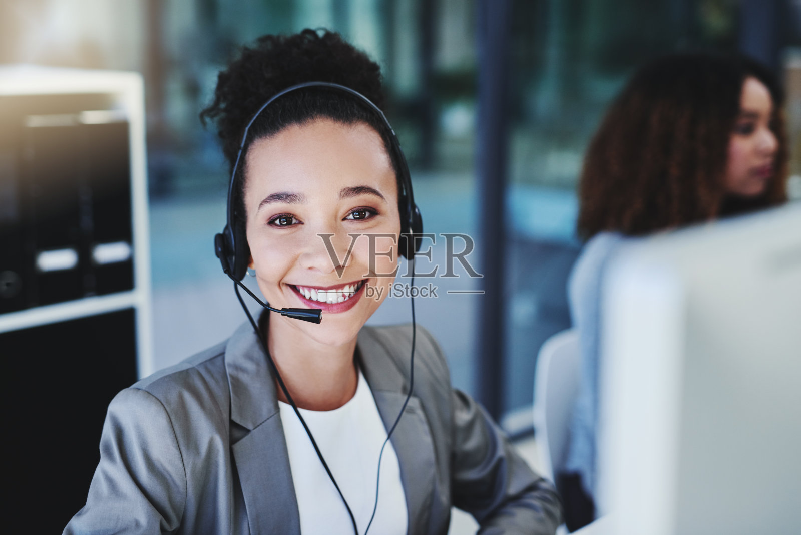 带着微笑度过每一天照片摄影图片