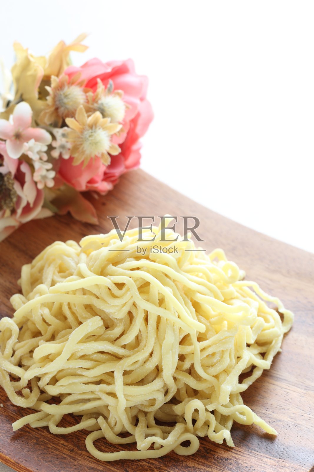 中餐，木盘拉面照片摄影图片