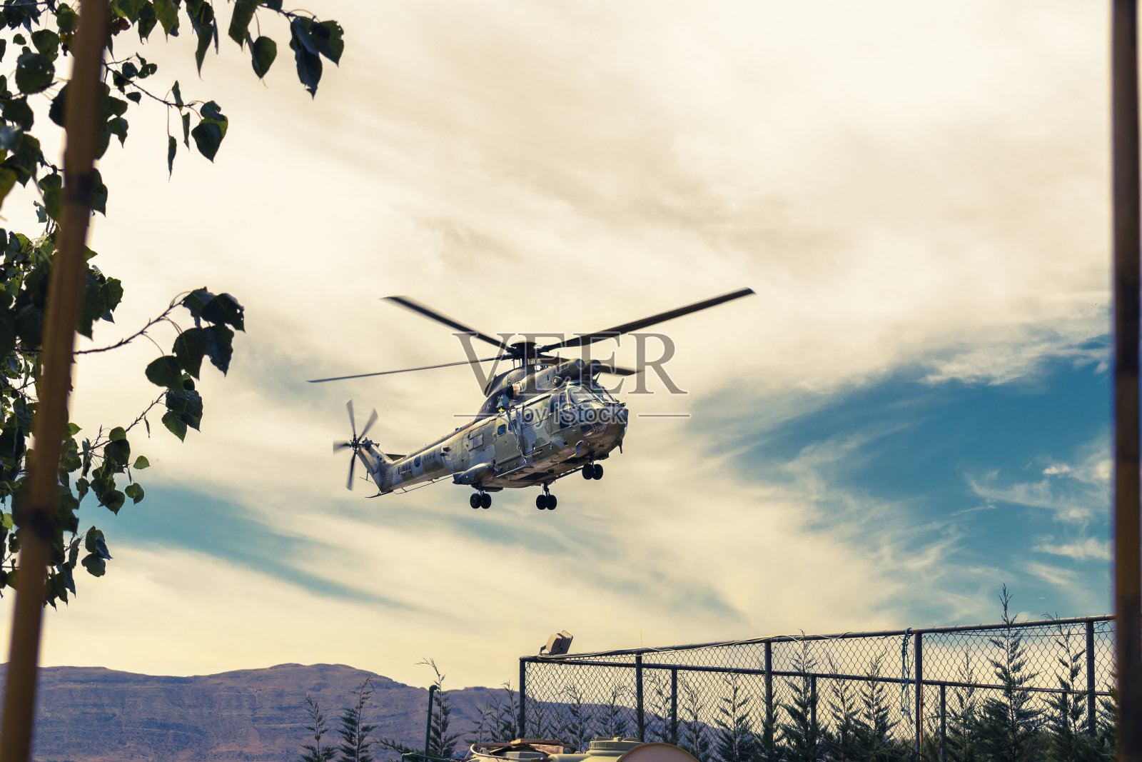 重型装备直升机飞行照片摄影图片