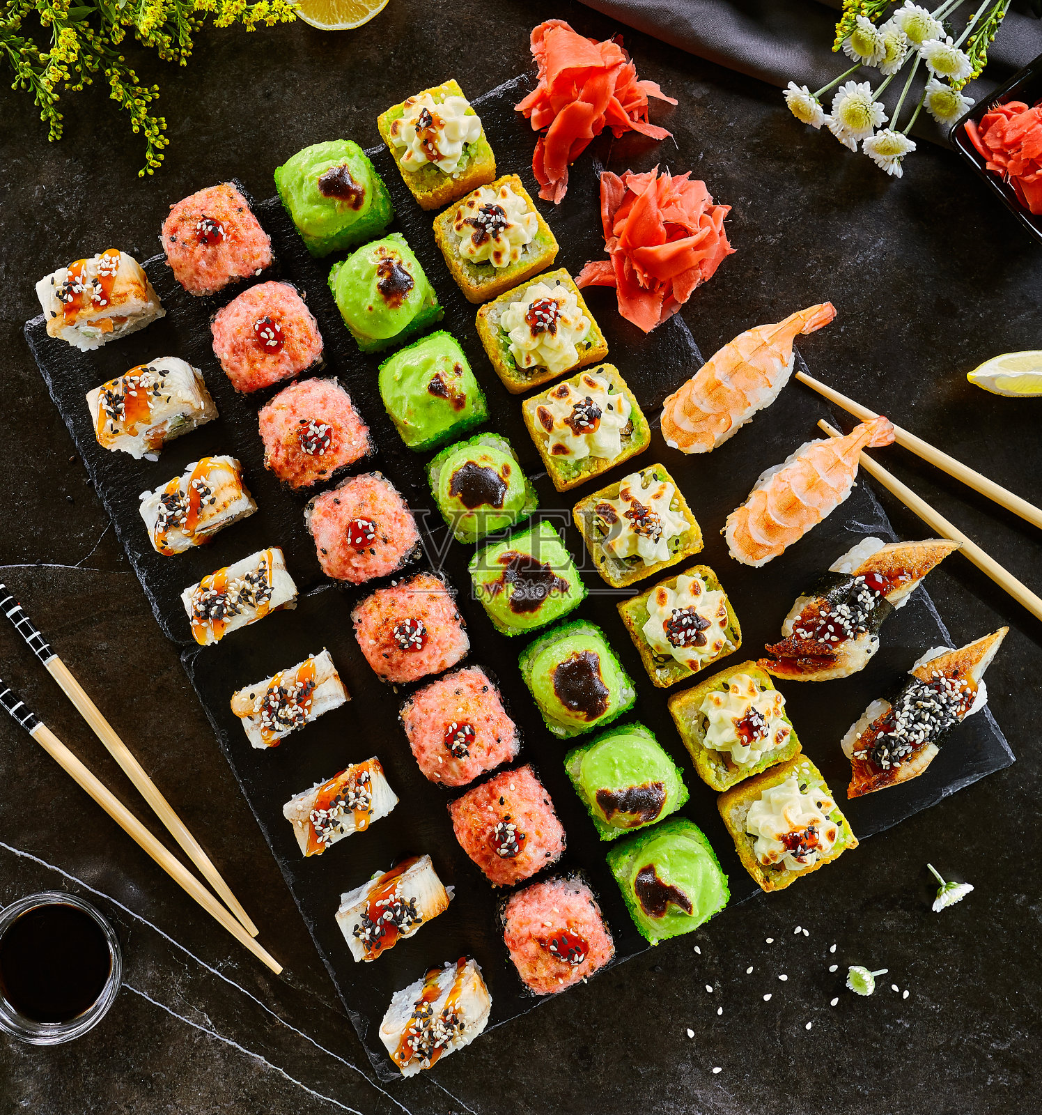 美味的亚洲食物，卷，寿司和单kan套装照片摄影图片