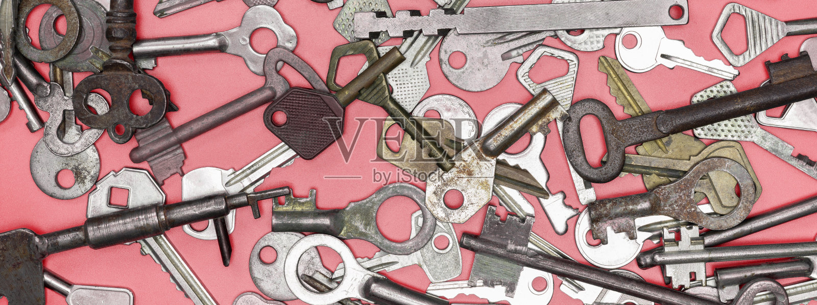 按键设置为粉色背景。妥善保管门锁钥匙和保险箱照片摄影图片