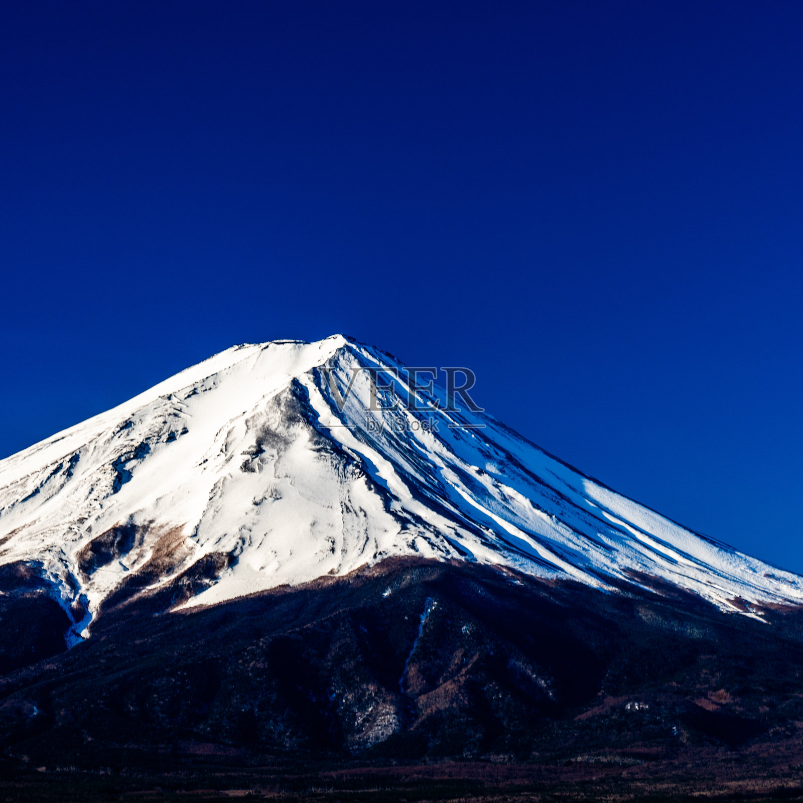 日本藤吉田川口子富士山。照片摄影图片