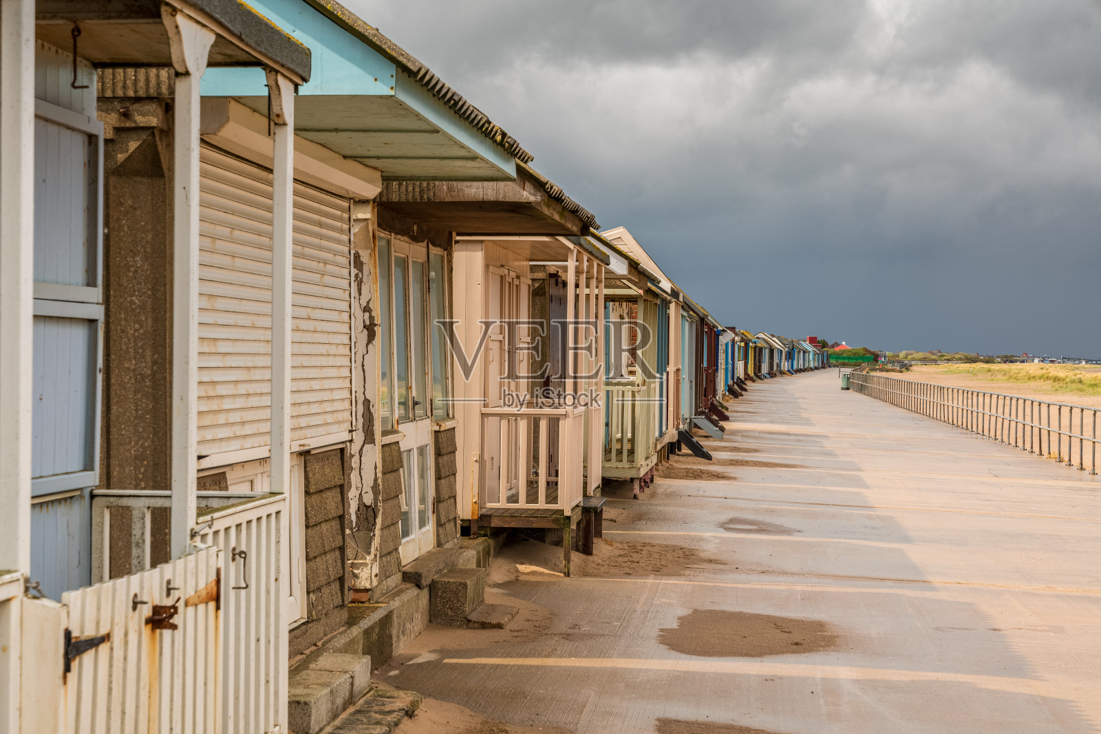 海滩小屋，在Sandilands，林肯郡，英国照片摄影图片