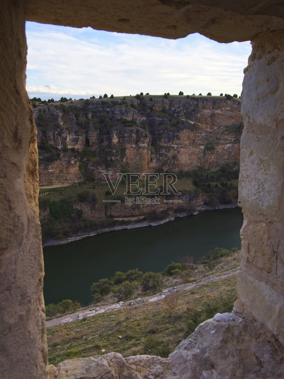 石窗面对着DuratÃ³n的镰刀照片摄影图片