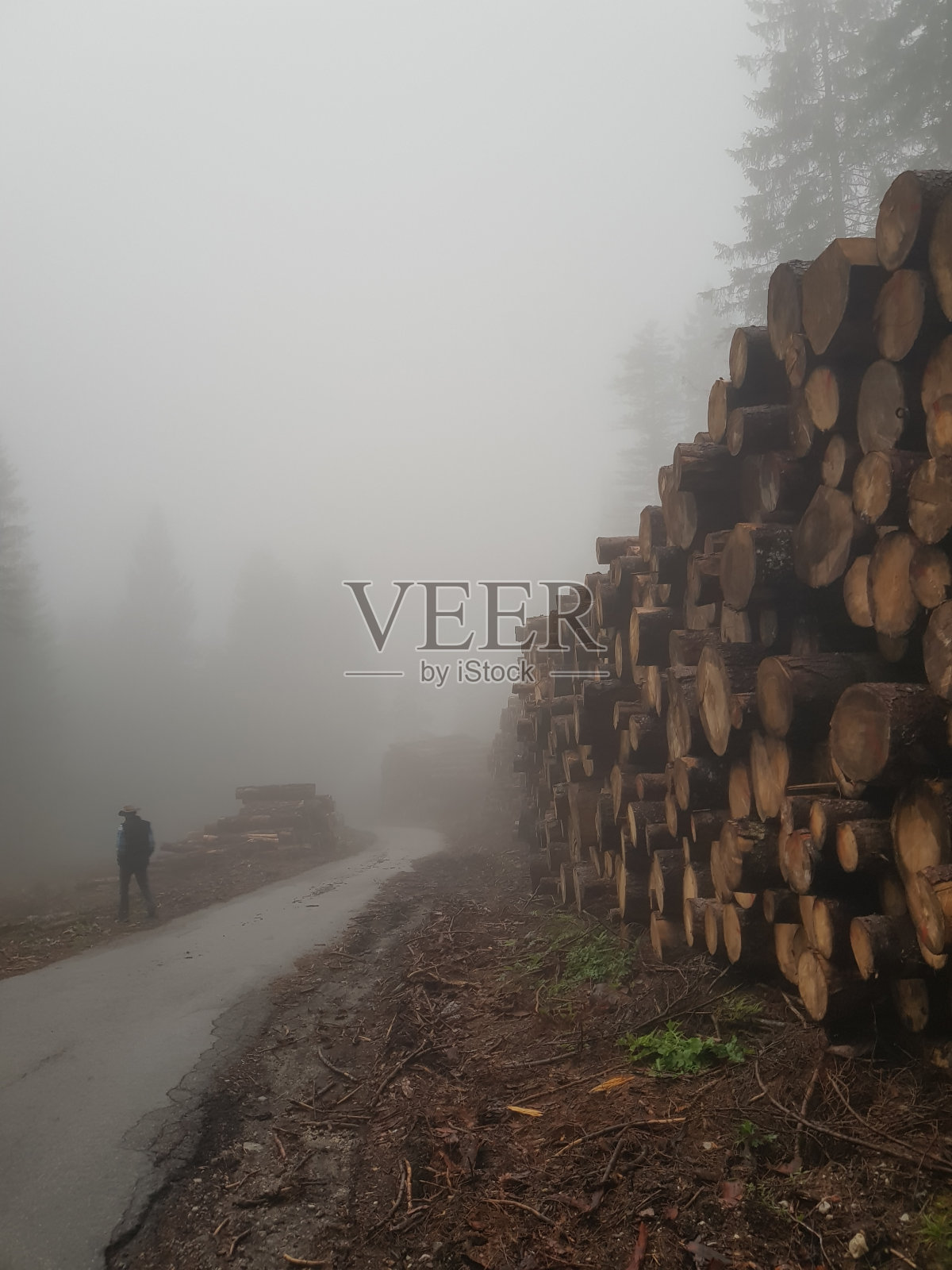 一堆行李箱照片摄影图片