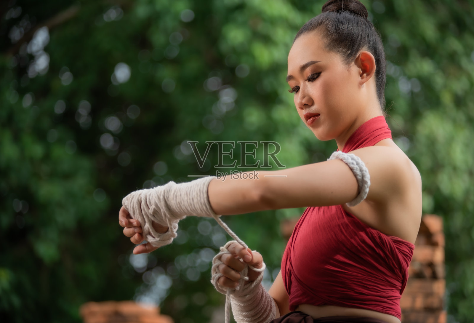 女性泰拳。照片摄影图片