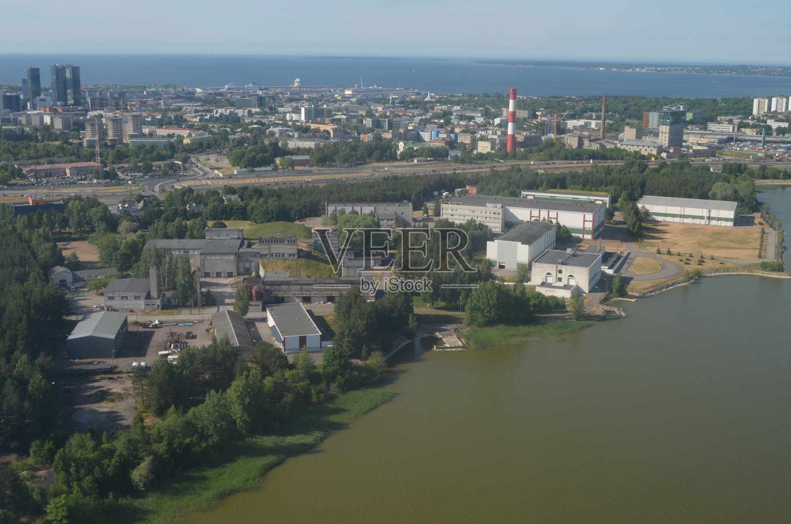 从基辅到塔林的飞机上看到的景象。照片摄影图片