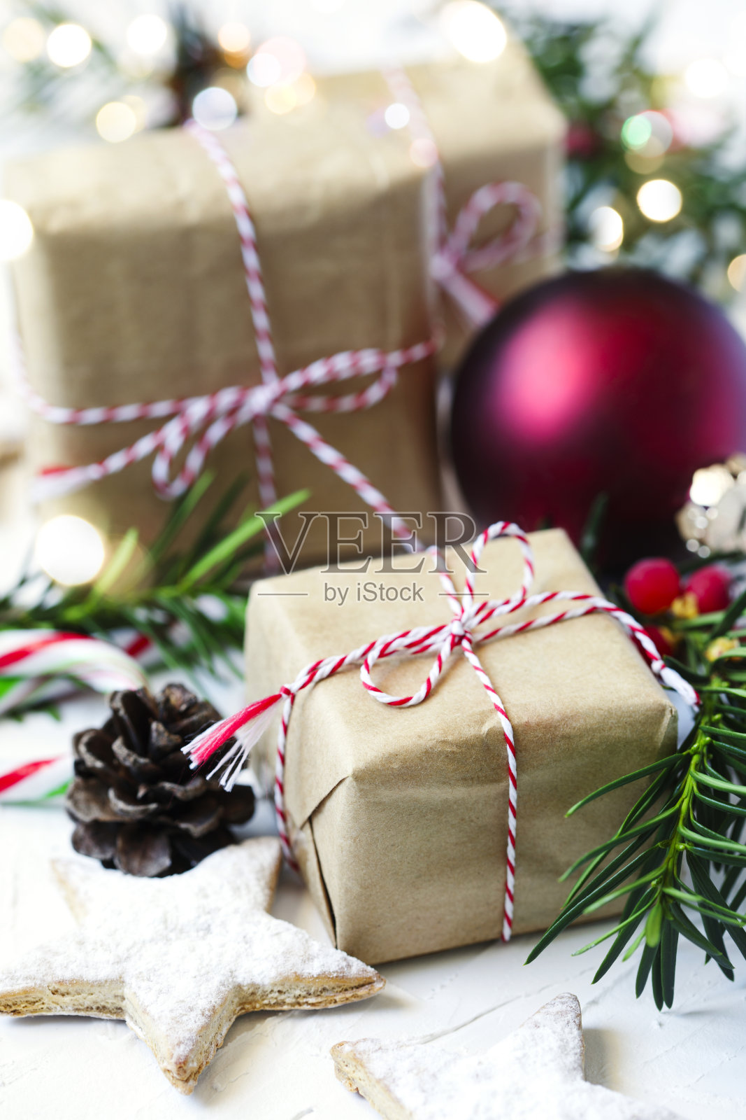 圣诞礼盒和节日装饰照片摄影图片