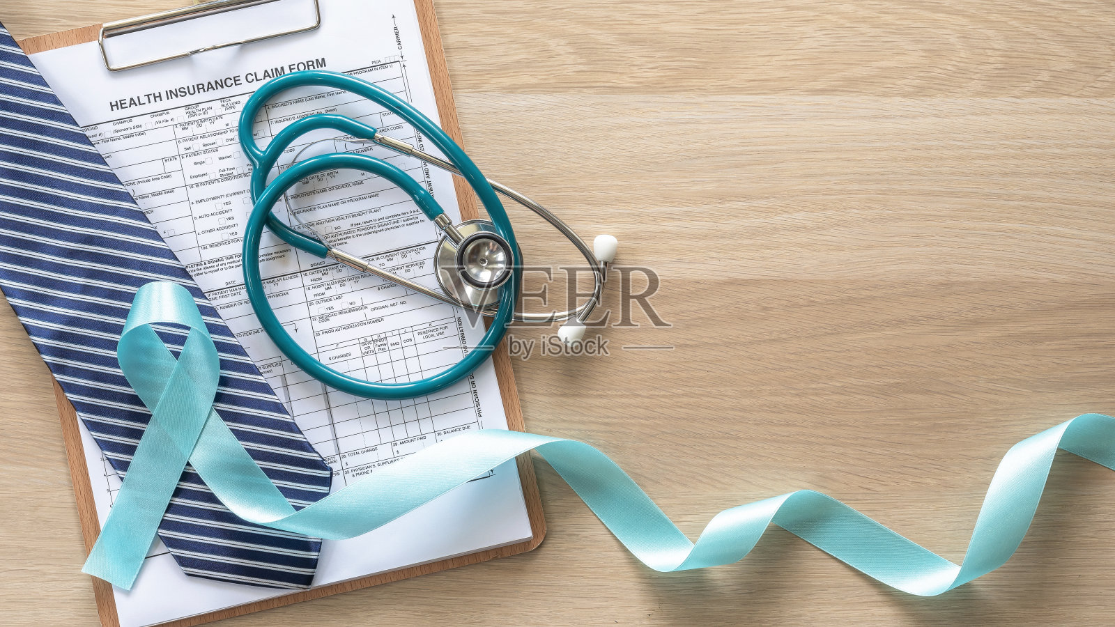 前列腺癌蓝色宣传丝带，男性健康概念照片摄影图片