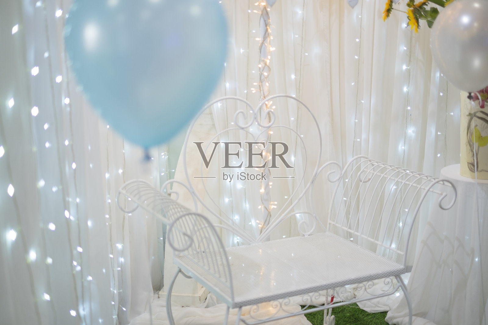 婚礼派对、新年派对的装饰灯。照片摄影图片